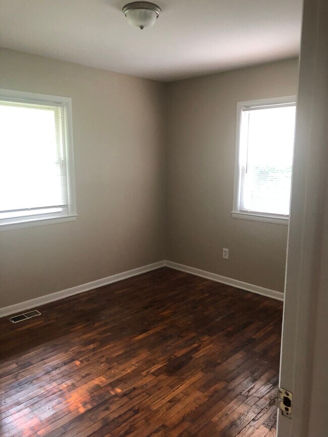 Foto del edificio - 3702 Ivanhoe Ave