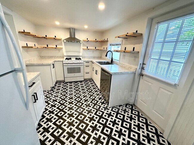 Building Photo - 646 Wood St