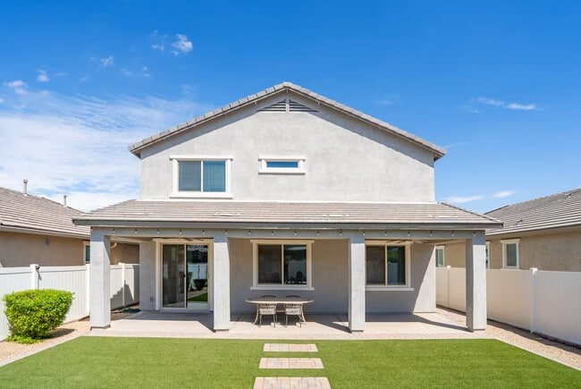 Building Photo - 2437 E Alta Vista Rd