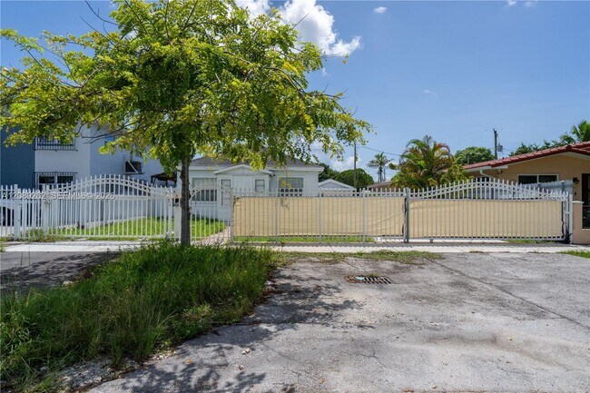 Foto del edificio - 27 SW 55th Avenue Rd