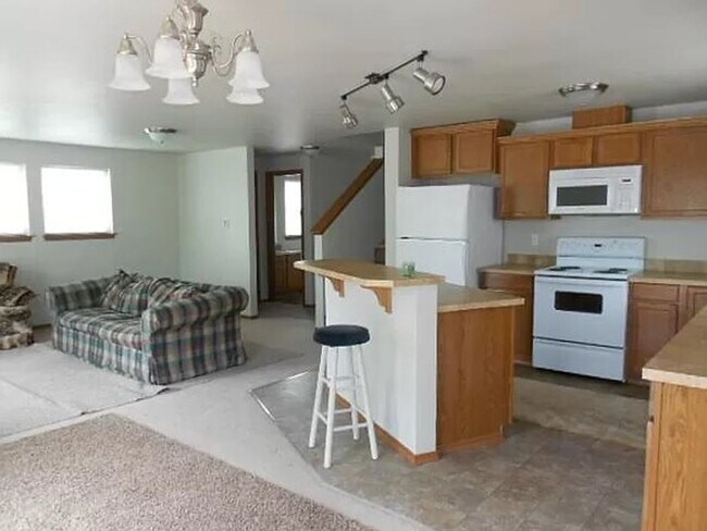 Foto del edificio - 3bd 2 1/2ba Home With garage