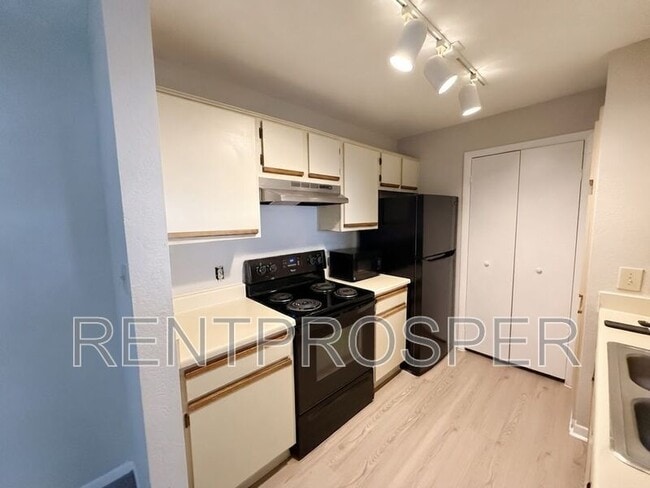 Building Photo - 5501 Rosebriar Way