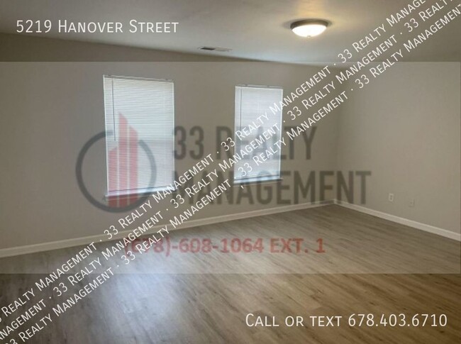 Building Photo - Spacious 2 Level 3Bd/2.5Ba with 2 car gara...