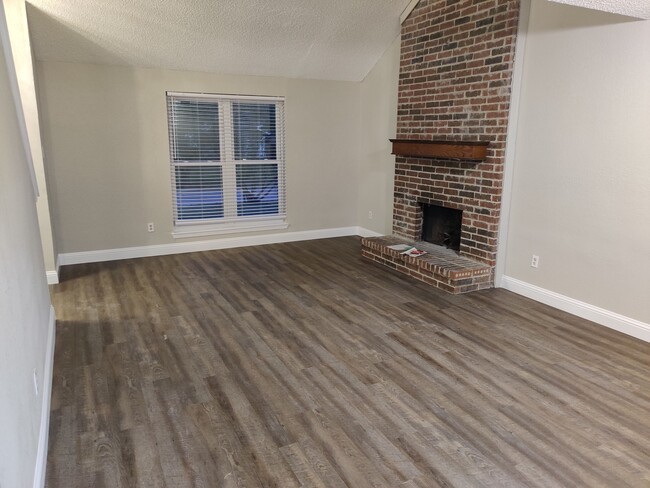 Building Photo - 1409 Golden Grove Dr