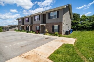 Building Photo - 920 Warrior Hill Dr