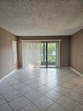 Building Photo - 724 Sunny Pine Way
