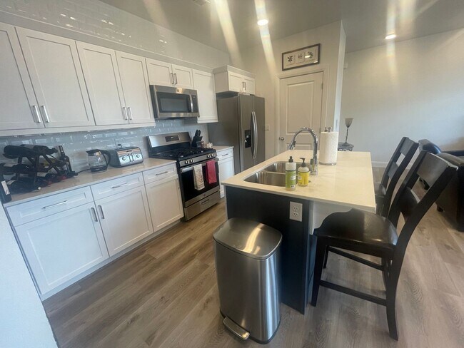 Foto del edificio - 5801 S Garnet Dr