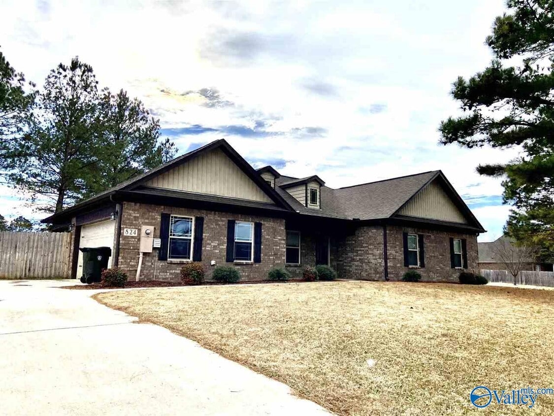 824 Bell Factory Rd, Huntsville, AL 35811 House Rental in Huntsville
