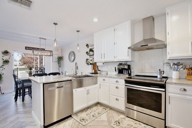 Foto del edificio - 2115 Heathwood Cir