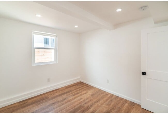 Building Photo - 3412 Bellevue Ave
