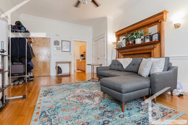 Building Photo - 871 Beacon St