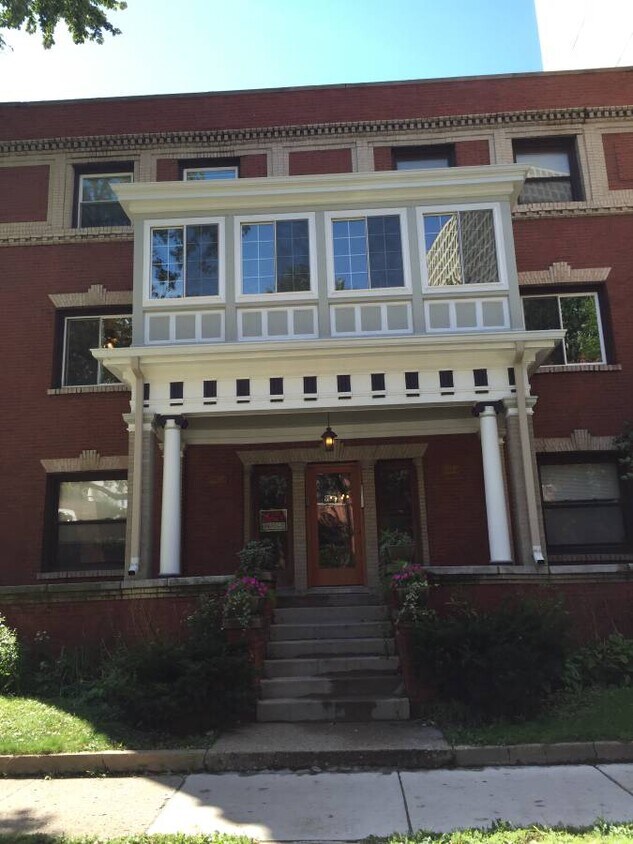 Primary Photo - 5114 S Cornell Ave