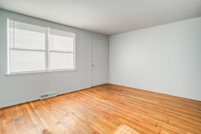 Building Photo - 4504-4506 N Jackson Ave