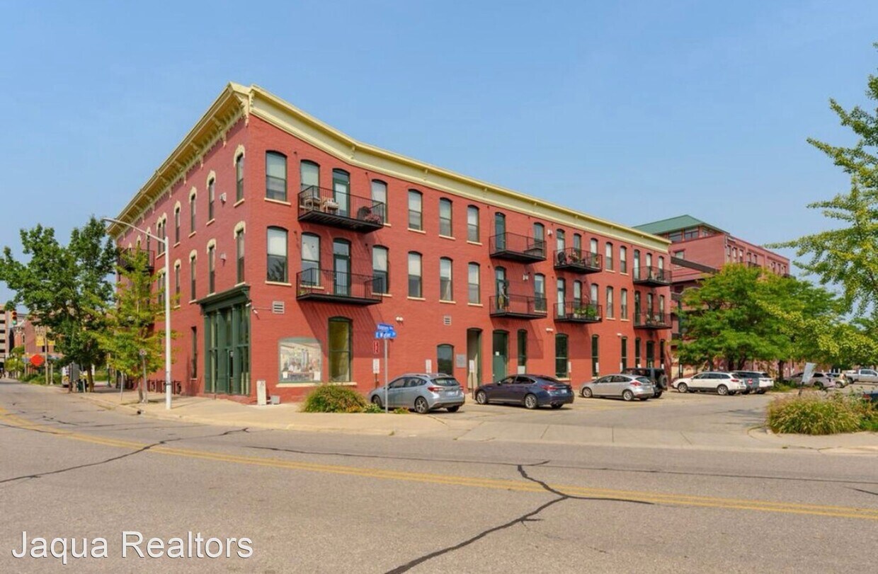 Primary Photo - 1 br, 1 bath House - 222 N Kalamazoo Mall ...