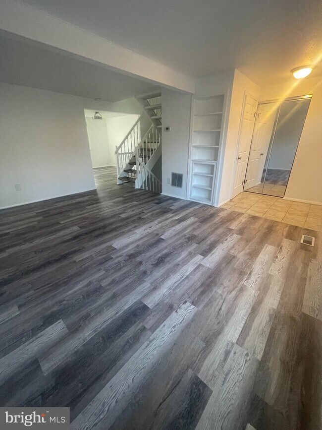Building Photo - 5307 Avalon Pl