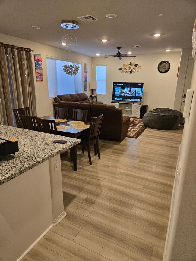 Foto del edificio - Stunning 4BR House in Winchester