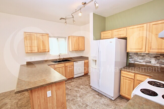 Building Photo - Beautiful 2199 Sqft Two-story home in Tucson!