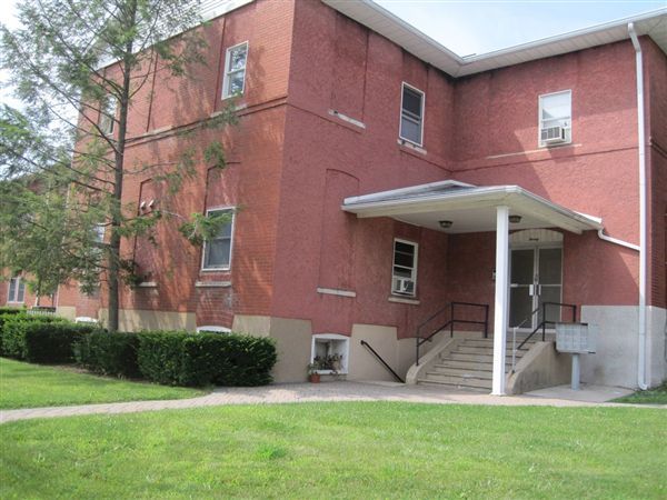 Primary Photo - 20 E Center St