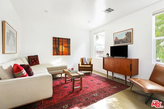 Foto del edificio - 4619 Oakwood Ave