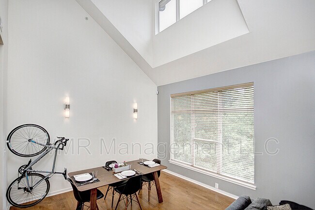 Foto del edificio - 2125 Southend Dr