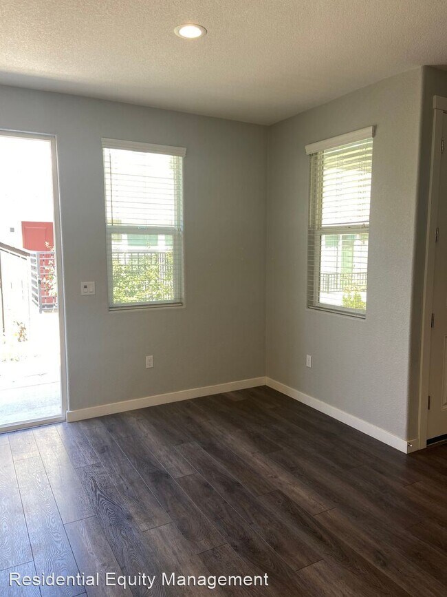 Building Photo - 3 br, 2.5 bath House - 4853 Holden Drive -...