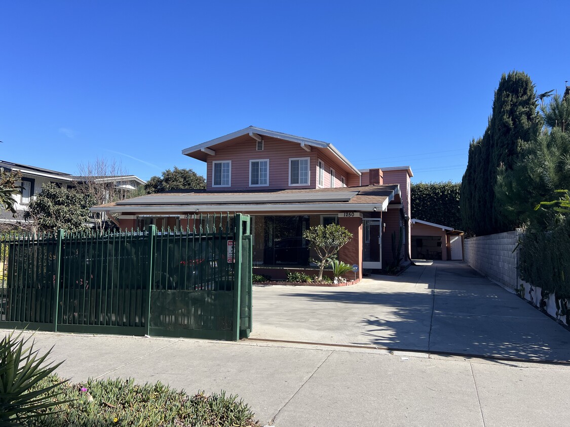 Foto principal - 1248 S Manhattan Pl