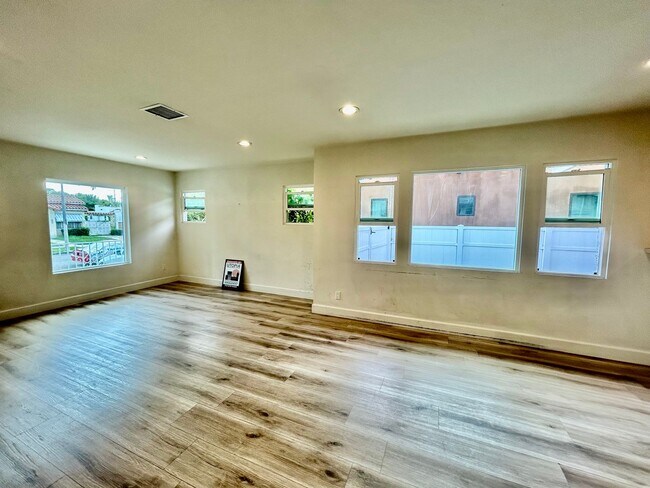 Foto del edificio - 2127 S Sycamore Ave