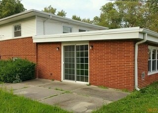 Building Photo - 150 Dawn Ln