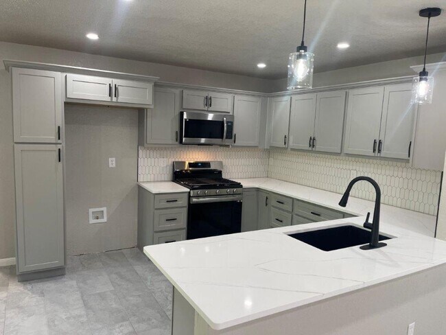 Foto del edificio - Move in Specials Available with occupancy ...