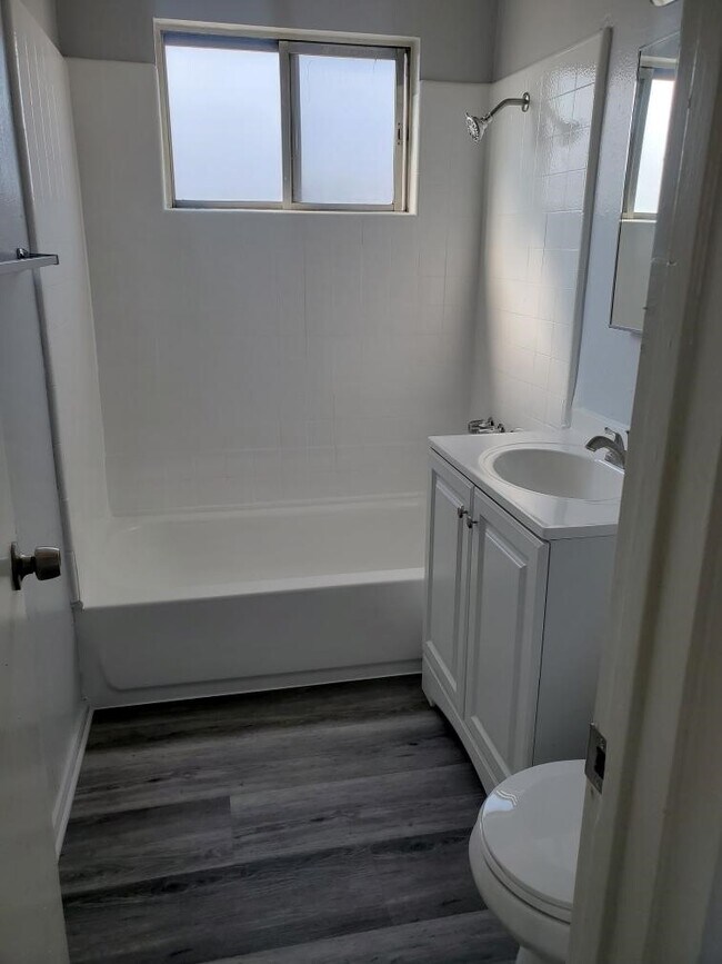 New tub and vanity - 4019 46th St