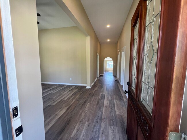 Foto del edificio - 3 bedroom 2 bathroom off Lurleen Blvd. in Northport