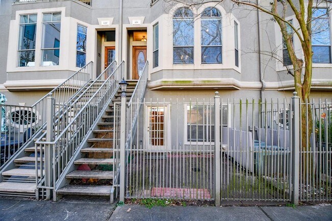 Building Photo - 118 Detering St