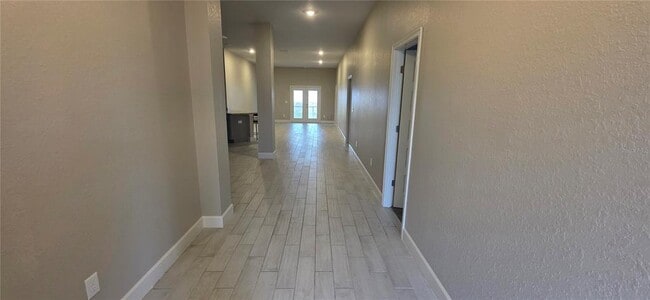 Building Photo - 3107 NE 46th Ave