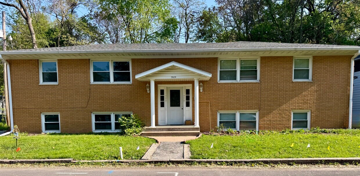 Foto principal - 3529 12th Ave