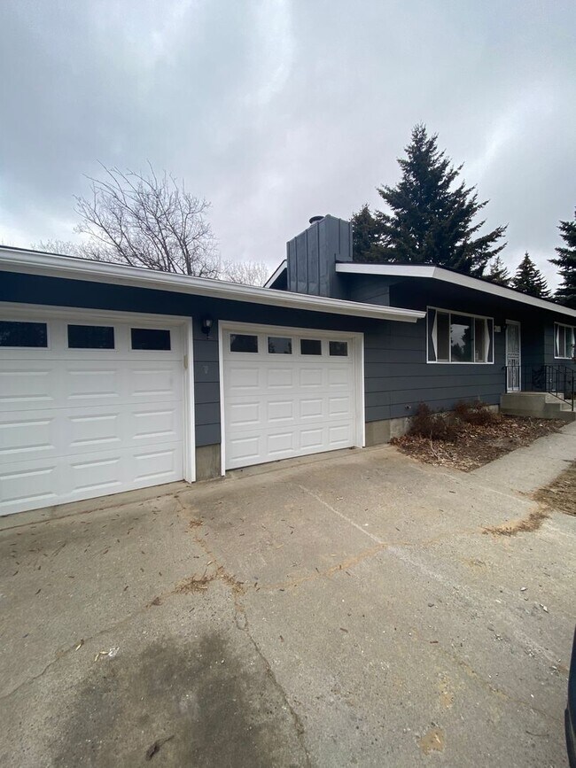 Building Photo - SINGLE FAMILY HOME ON BELMONT (P#120)