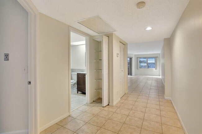 Foto del edificio - 1000 SW 125th Ave