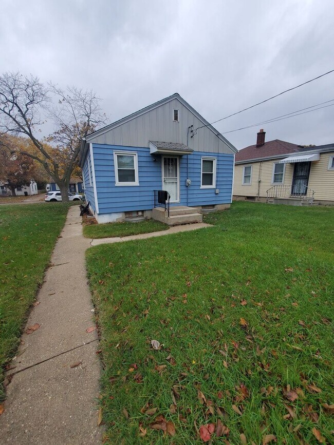 Building Photo - 2 Bedroom Single Family