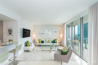 Building Photo - 1300 Brickell Bay Dr