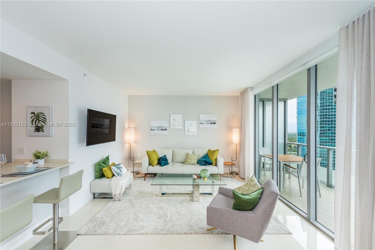 Primary Photo - 1300 Brickell Bay Dr