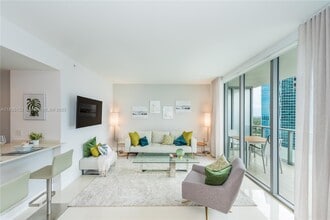 Building Photo - 1300 Brickell Bay Dr