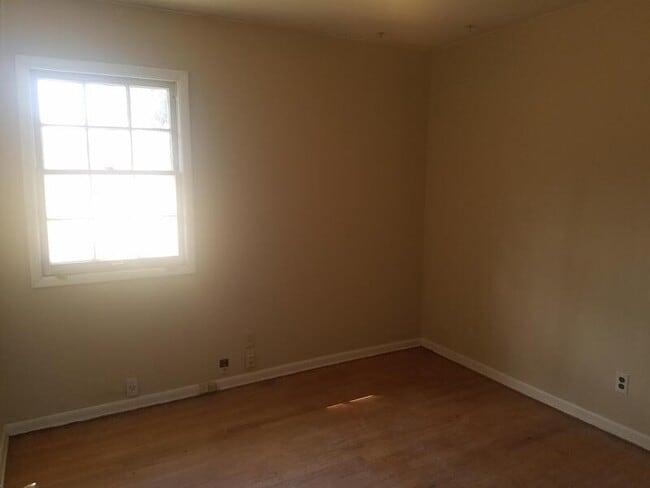Foto del edificio - 2106 Wintergreen Pl