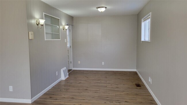 Foto del edificio - 227 Meadowcrest Dr