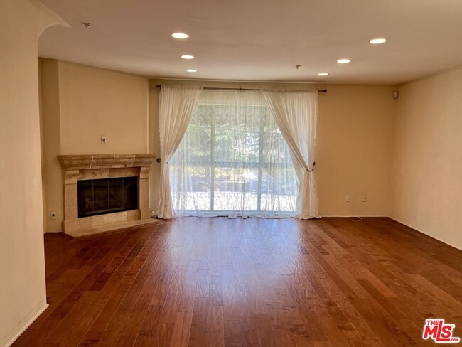 Building Photo - 4301 Los Feliz Blvd