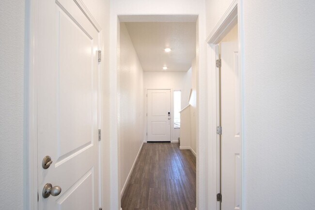 Foto del edificio - Move-in ready! Stunning 4-bedroom, 3-bathr...