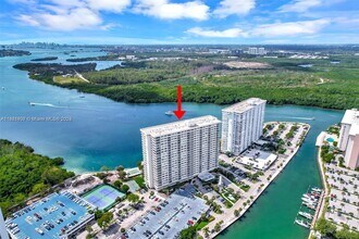 Building Photo - 300 Bayview Dr