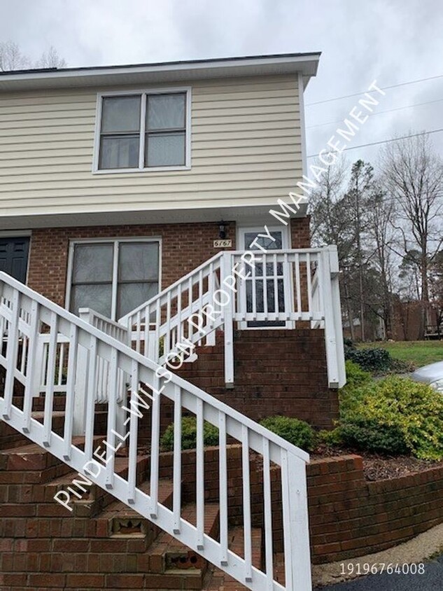 Foto principal - End Townhouse Unit near Glenwood Avenue MO...