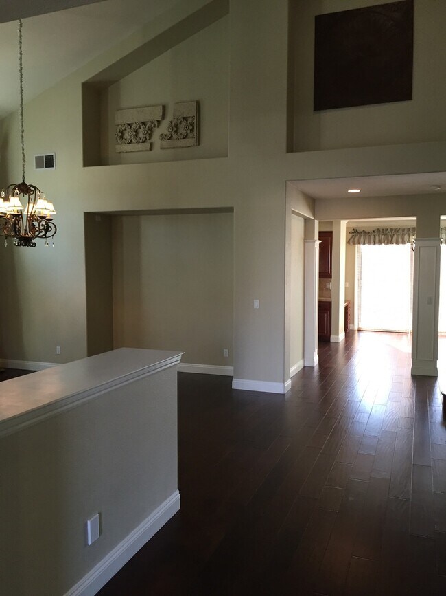 Building Photo - East Roseville Beauty with Pool