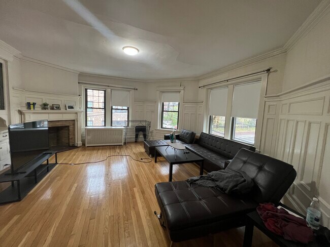 Building Photo - 73 Longwood Ave