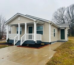 Building Photo - 1405 Leonard Ave