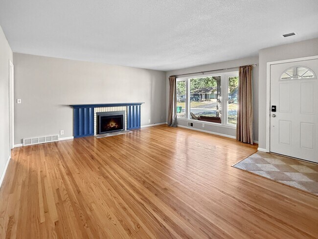 Foto del edificio - 6815 Eliot View Rd